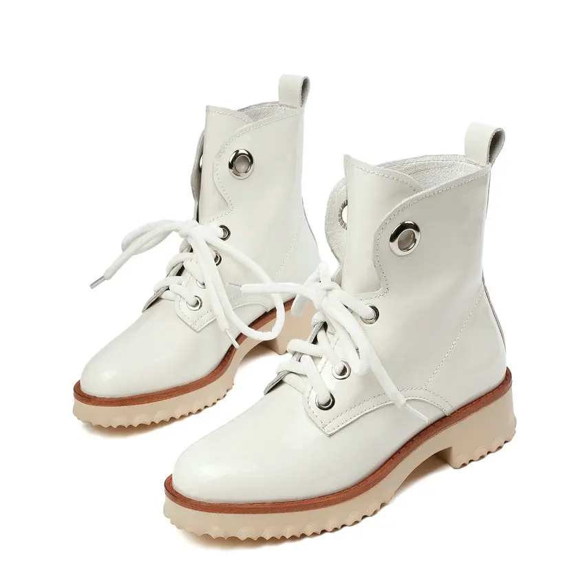 QUTAA/ г. Модные ботильоны из лакированной коровьей кожи на платформе с круглым носком осенне-зимняя женская обувь на среднем каблуке со шнуровкой размеры 34-42 - Цвет: Белый