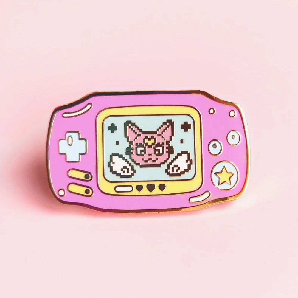 

Sailor Moons Enamel Pin Unique Magic Girl Brooch Anime Fan Collect Medal Purple Kawaii Game Console Pins Fashion Jewelry Gift