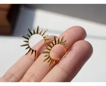 

New 925 sterling silver earring fashion Exaggerated personality golden sun flower semi-circle earring trend Ladies ear jewelry