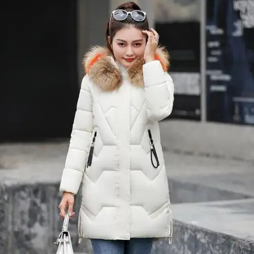 Новые зимние теплые женские пальто зимняя стеганая куртка парки пальто женский пуховик капюшон искусственный мех енота воротник пальто женские - Цвет: White
