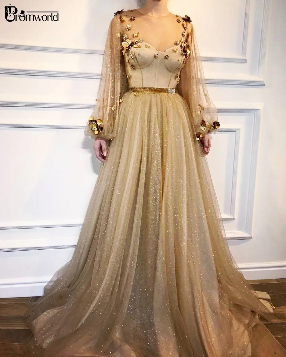 

Elegant Gold Arabic Muslim Evening Dresses 2019 Sequins Flowers Beaded Evening Gown Long Sleeves Prom Dress