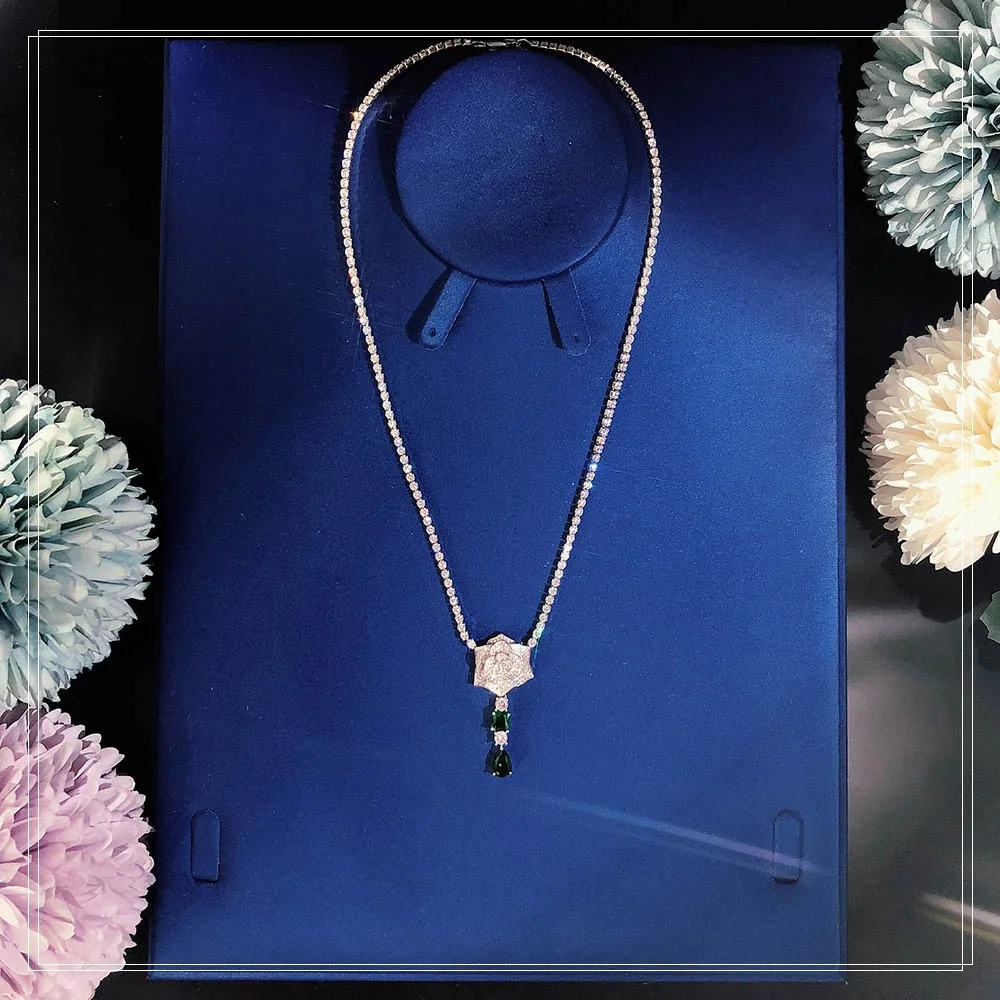 New High-End Fashion Grand Lady Banquet Necklace Women Accessories Green Dance Party Light Decoration Celebrit Luxury Designer