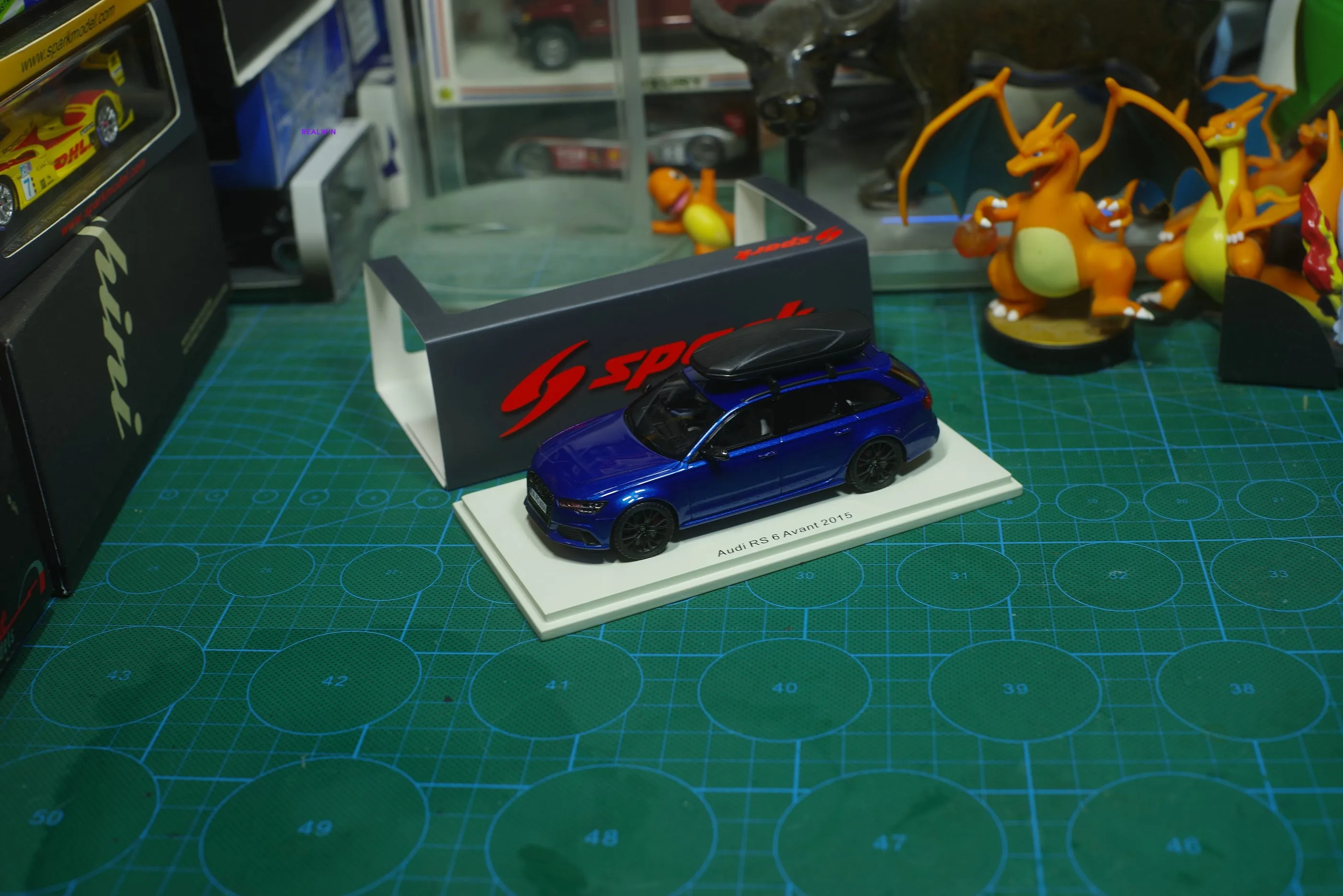 SPARK Model 1/43 2015 Audi RS6 Wagon Avant C7 with Top Box ...