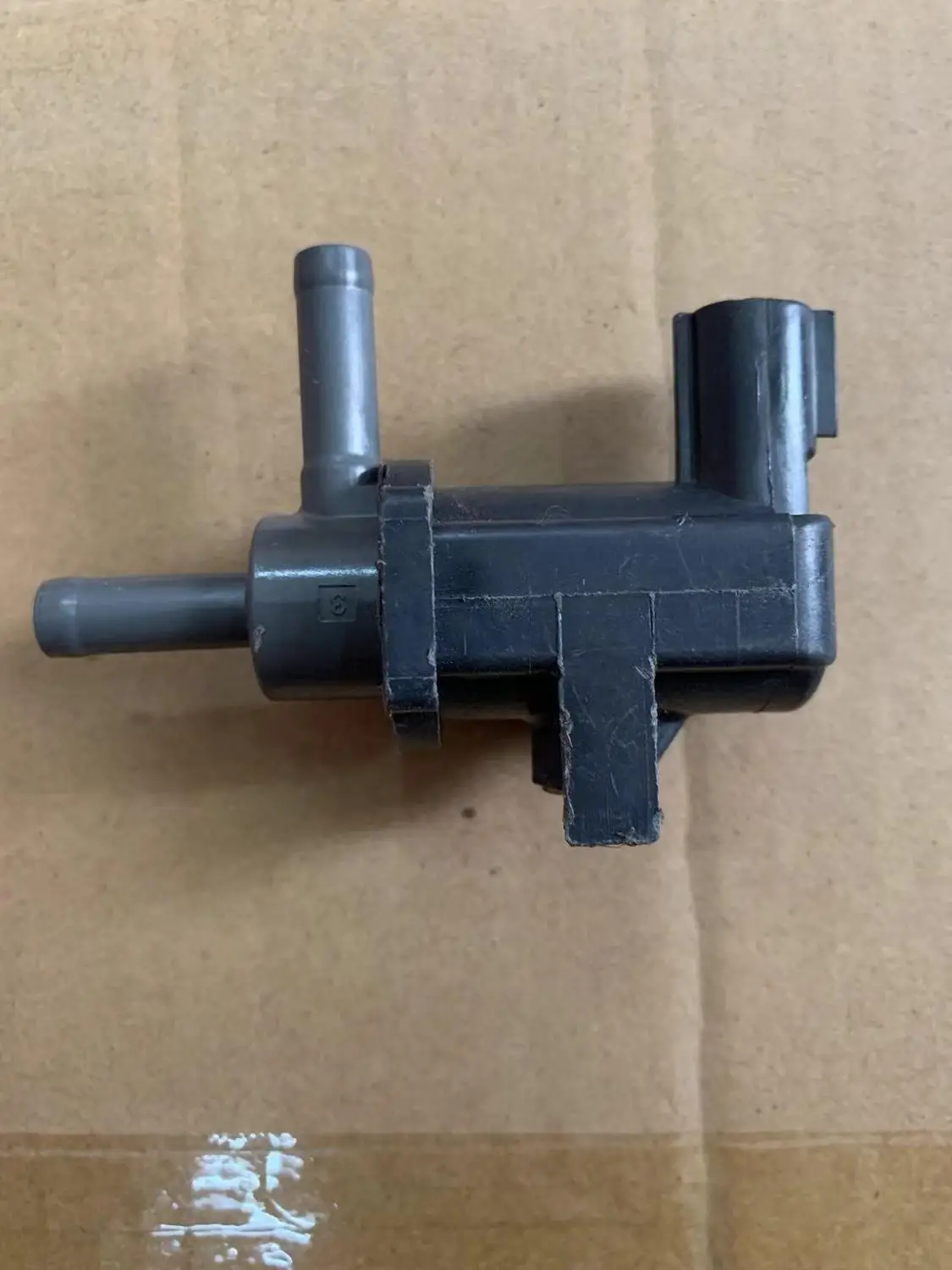 1X Elettrovalvola Di Controllo Del Vuoto Per 04-08 Toyota Corolla 1Zz-Fe Vvti Oem Egr Valve 90910-12273 136200-2740 Car