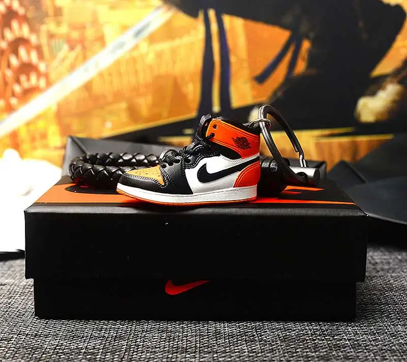 

Personality DIY Air Jordan 1 “SHATTERED BACKBOARD” part 1 3D Sneaker Model Keychain Bag Box Pendant Couple doll accessory