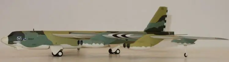 Herpa USAir Force Boeing B-52H Stratofortress 644-я бомбардировочная эскадрилья 410-я бомбардировка крыло кисзавайер Air 1/200 литая модель