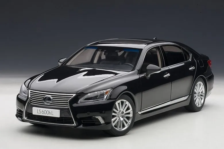 Литая классическая игрушка в подарок 1:18 Autoart Lexus LS600HL 2013 черный/серебристый/белый