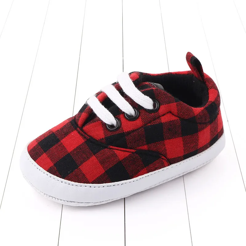 Red and black plaid Обувь для маленьких мальчиков; Детские слипоны; обувь для первых шагов; парусиновые кроссовки в полоску для малышей; обувь в подарок для малышей - Цвет: Red and black plaid