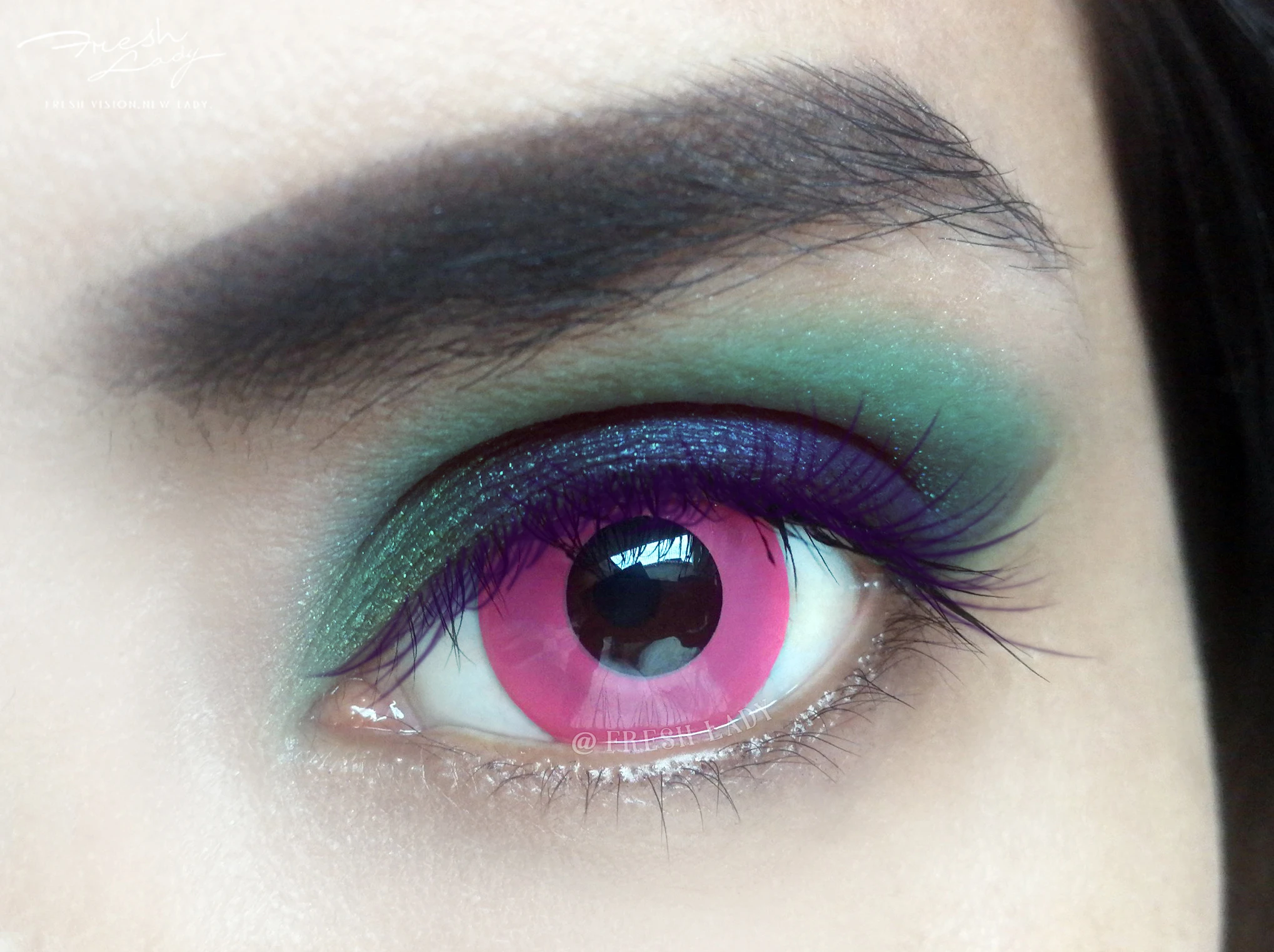 Белые линзы с черным зрачком. Solotica hidrocor ice. Линзы ttd eye голубые. Цветные линзы. Фиолетовые линзы для глаз.