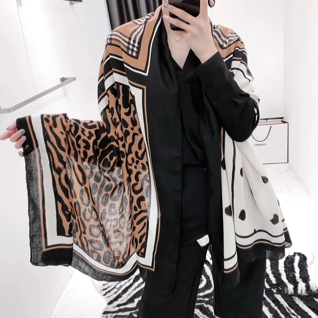 

2019 new scarf female autumn and winter plaid leopard stitching cotton and linen scarf Korean version of the wild scarf