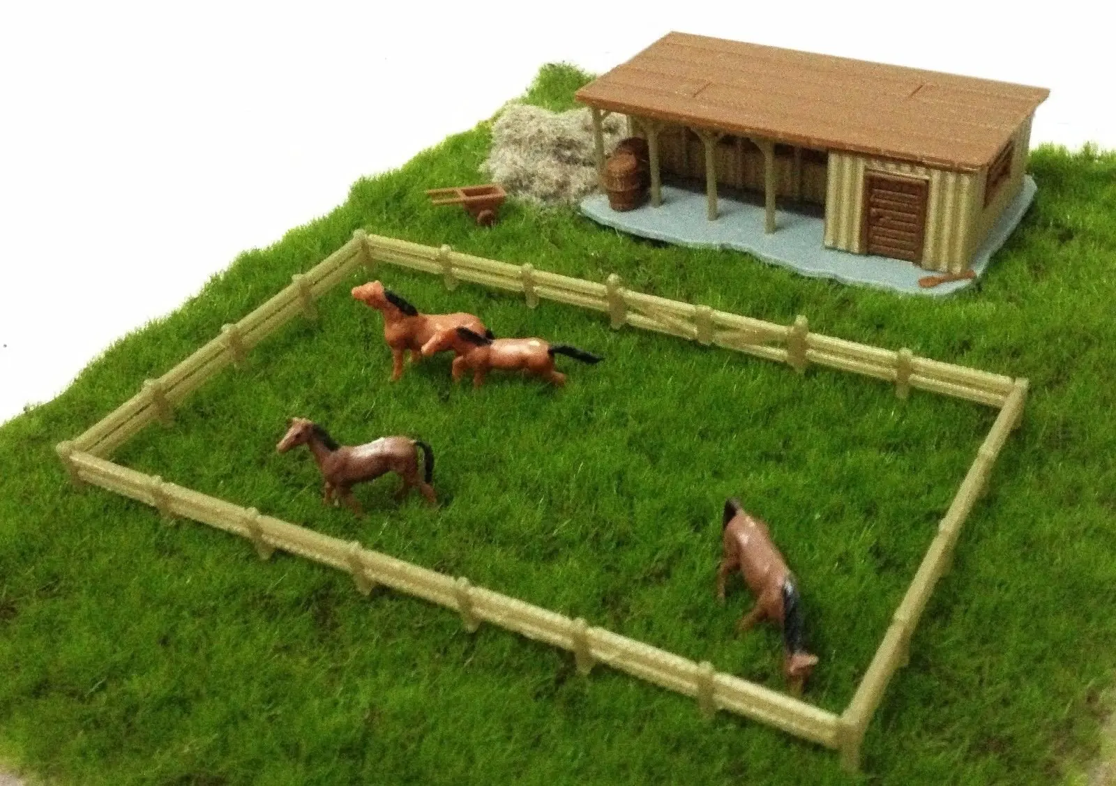 Outland Models Train Railway Layout Farm Stable with Horses & Grass HO OO Scale 