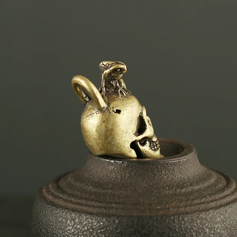 lizard skull face pendant brass (3)