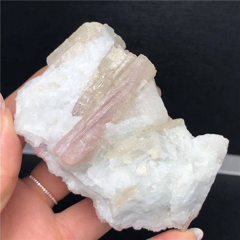1 шт. натуральный зеленый розовый турмалин кристалл минеральное товарищество необработанный камень образец кристаллические камни Редкие оригинальные минеральные - Цвет: No.19