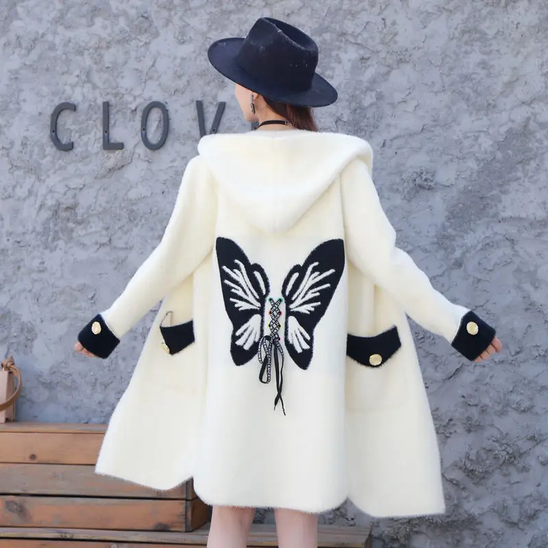 

Female coat long section 2019 autumn and winter new double-faced cashmere butterfly embroidered loose imitation velvet wool coat