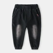 Джинсовые брюки для мальчиков; детская одежда; сезон осень; детские брюки с карманами и вышивкой; универсальные повседневные брюки; модные детские брюки в западном стиле