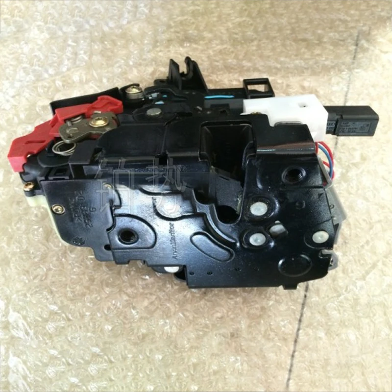 

Car Car door lock 2005-2013Ben tle yCo nti nen tal GTF lyi ngS pur Rear lock machine Rear door lock block Door lock motor