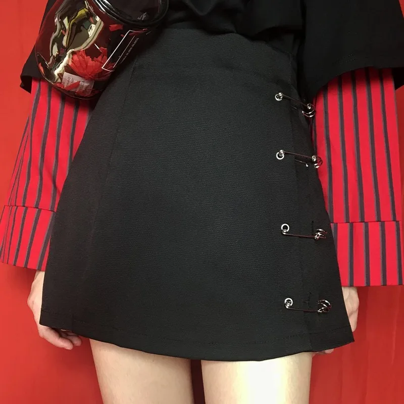 

2020 fashion punk rock style safety pin A-line mini skirt with side split high waist Collins skirt Ladies Harajuku streetwear