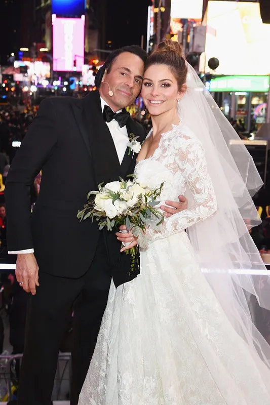 2018-new-luxury-full-lace-wedding-dresses-with-sheer-long-sleeves-deep-v-neck-court-train-glamorous-over-skirt-bridal-gown-unique-customized (3)_副本