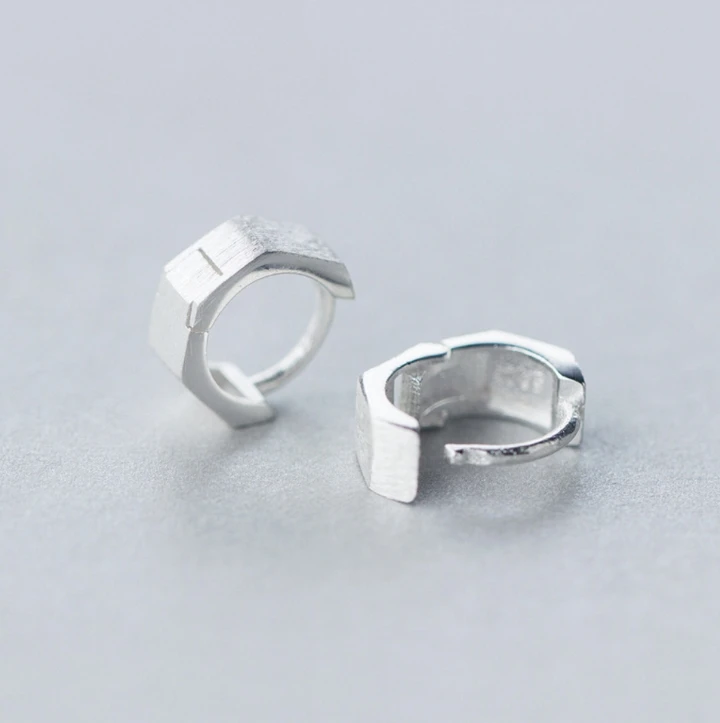 Серебро 925 пробы геометрический матовый Huggie Hoop серьги ювелирные изделия A1269