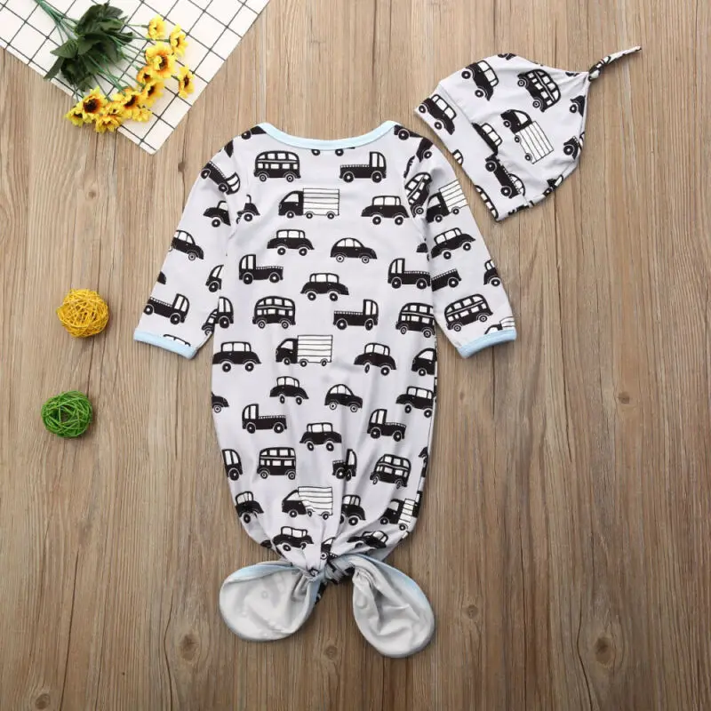 Прямая поставка; комплект из 2 предметов; хлопковая ночная рубашка для новорожденных мальчиков и девочек; комплект одежды для сна с длинными рукавами, пуговицами, машинками и шапочкой