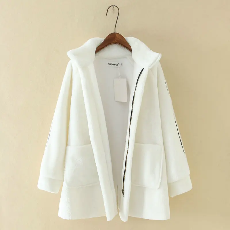 TUHAO OFFICE LADY Elegant White Black Faux Fur Coats Large Size 5XL 4XL 3XL Women's Autumn Winter Lamb Wool Coat LZ72