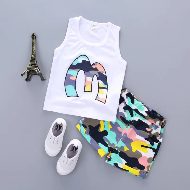 2 шт. жилет с круглым вырезом и камуфляжные шорты |