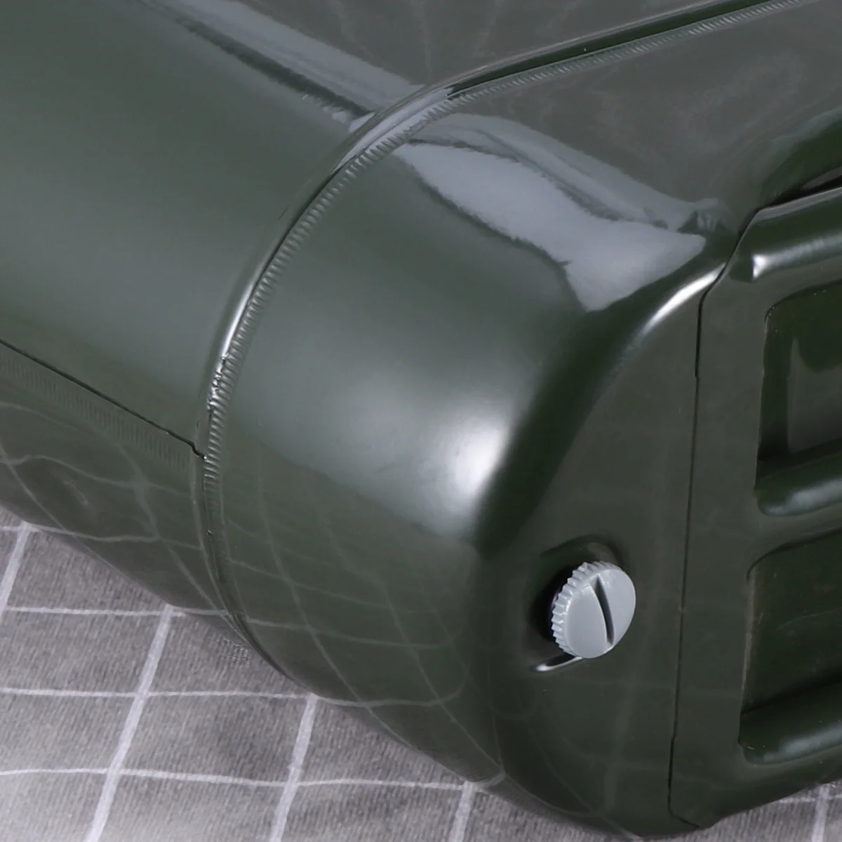 

5L Capacity Thickened Gasoline Outdoor Stand Iron Bucket Storage for Automobile Liquid Oil (Green) for travel machine refueling