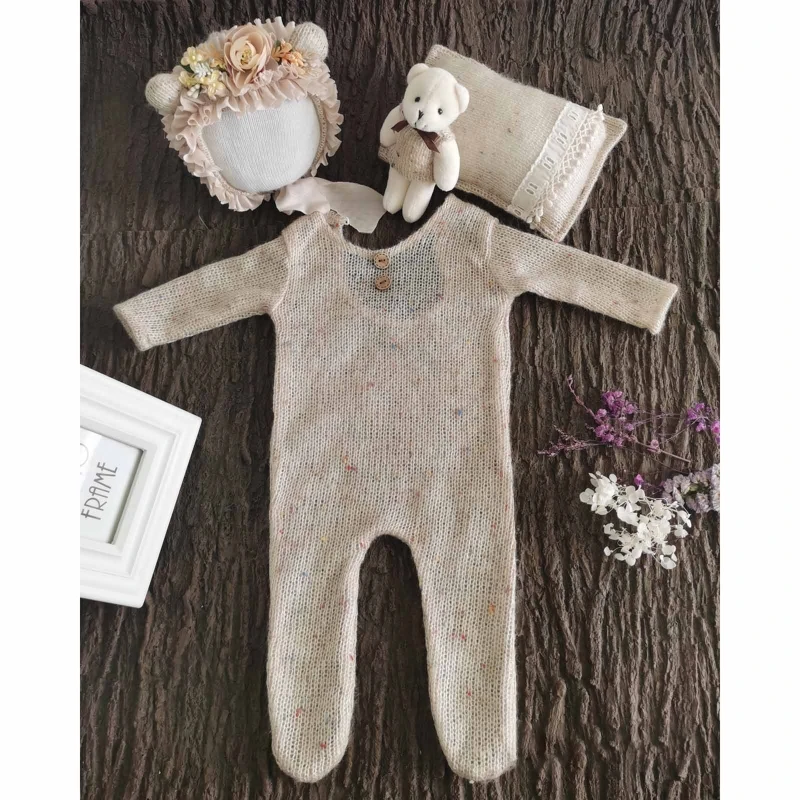 newborn photography with parents 4 Pcs/Set Baby Clothes Newborn Photography Props Baby Romper Jumpsuit Hat Pillow Set With Cute Bear Doll Photo Shooting Outfits Baby Souvenirs hot