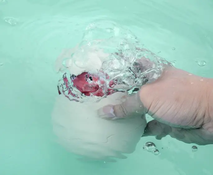 LOOZYKIT спрей для воды утенок Детские Дождевые облака спринклинг пингвин яйцо дети играть в воду Ванна Душ ванная комната Игрушка плавающее яйцо