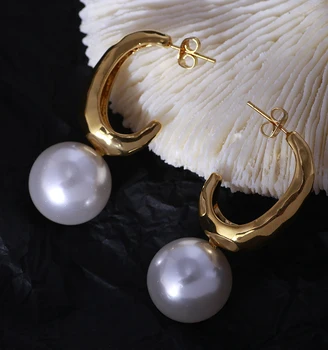 

European and American accessories simple cold wind big Pearl elegant temperament Earrings girls