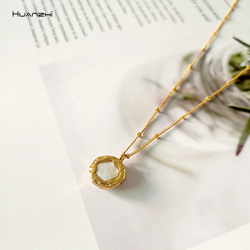 HUANZHI Новое винтажное Элегантное ожерелье из пресноводного жемчуга, инкрустированное металлическим кулоном для женщин, браслет на свадьбу, ювелирное изделие, подарок