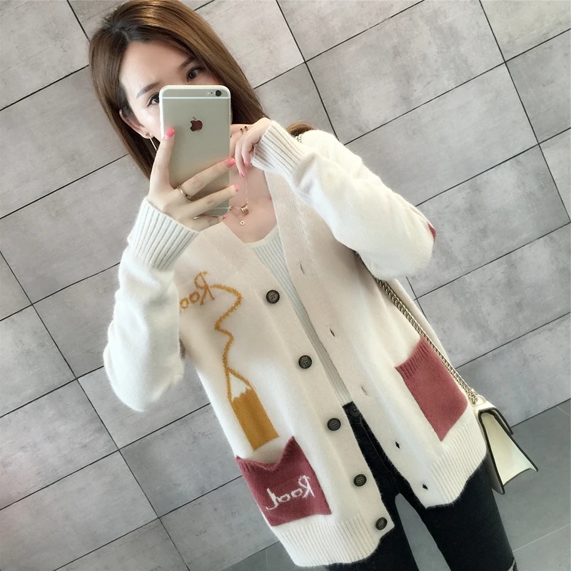

Korean version of the 2019 new spring and autumn pocket sweater tops lazy wind wild knit cardigan loose coat female