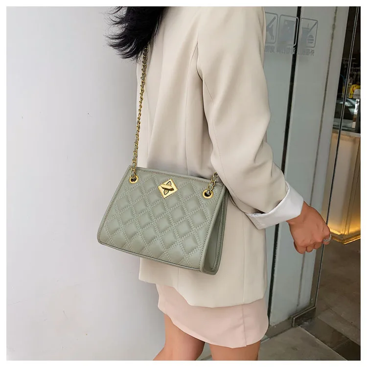 small fresh retro fashion net red with Lingge small fragrant wind large-capacity messenger bag