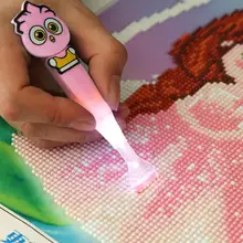 Светодиодный светильник для алмазной живописи с рисунком из мультфильма, набор инструментов для вышивки крестиком, набор инструментов для рисования клеем и пластиковым лотком 5D DIY, ручка для дрели