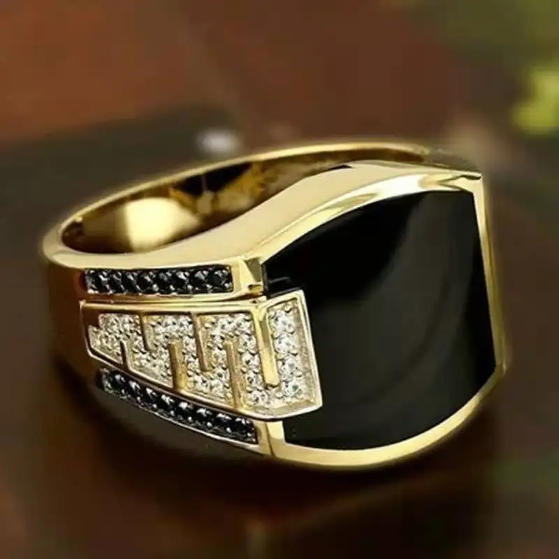 Anillo de lujo para hombre, accesorio negro con placa de cristal, ajuste lateral, banda para dedo con diamantes de imitación, joyería brillante de Color dorado