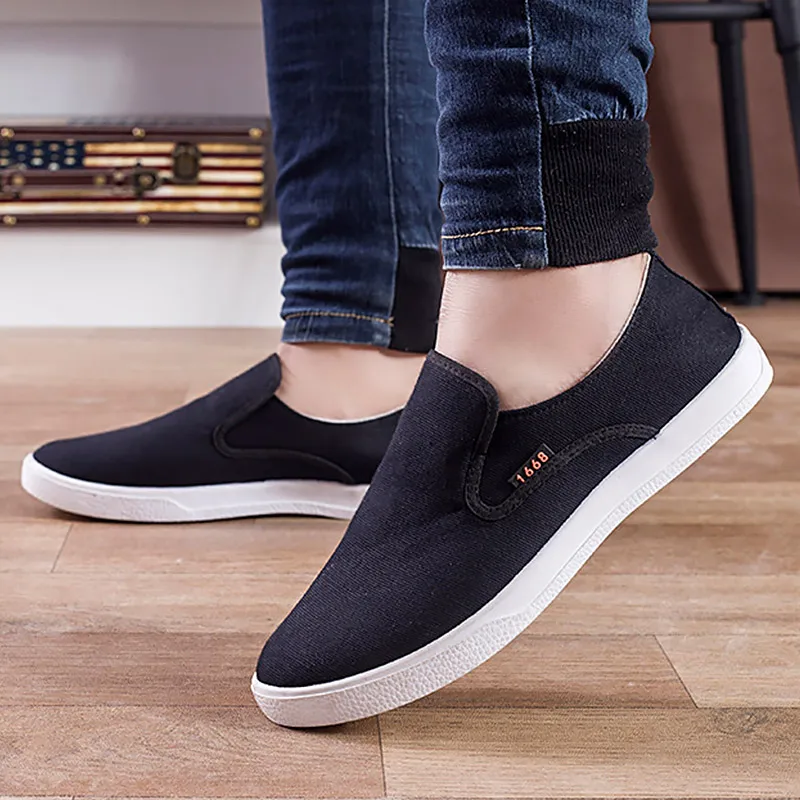 

Canvas sneakers men Flat with Slip on Sports shoes for man Non slip Sturdy Sole Canvas shoes male Classic men sneakers