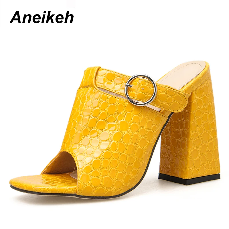 Aneikeh/летние шлепанцы с открытым носком; женские шлепанцы из искусственной кожи с металлическим украшением и вырезами; повседневные туфли на высоком каблуке - Цвет: yellow