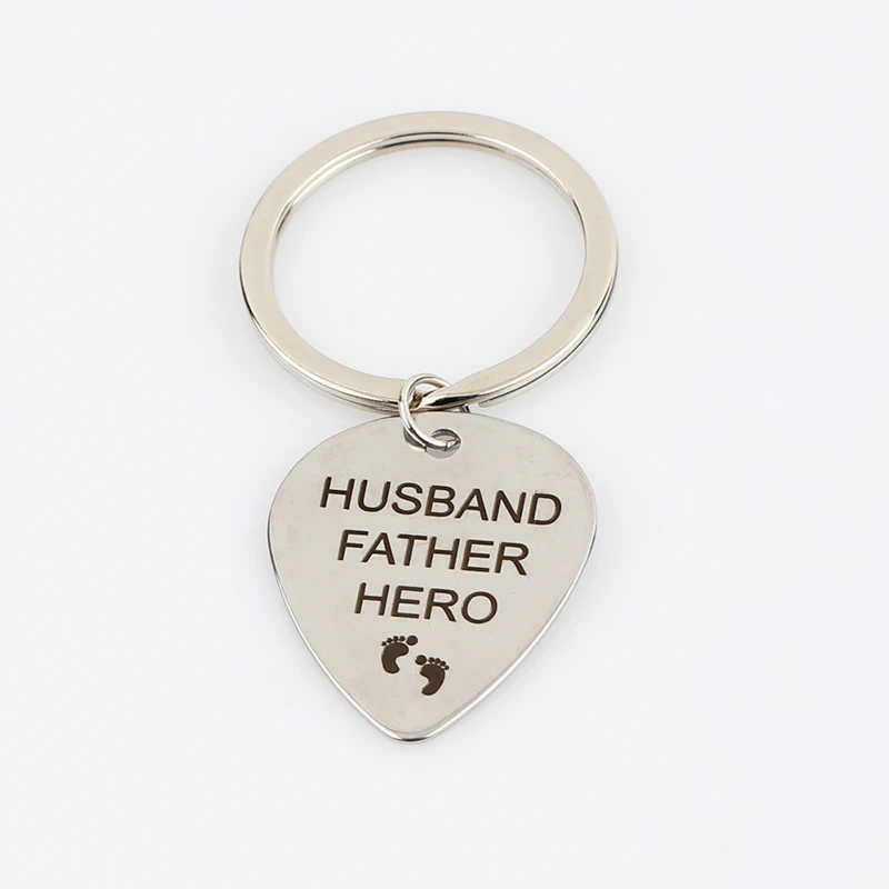 Letter-HUSBAND-FATHER-HERO-Small-Footprint-Keychain-Car-Men-Key-Rings-For-Dad-Jewelry-Ornaments-Gift (3)