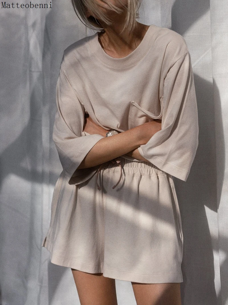 

Women Fashion Casual Solid Two Piece Suit Lounge Wear Autumn Home Loose Tops And Shorts Suit 2020 Summer Tracksuit Matching Sets