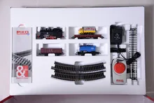 Train model package  primary package = steam locomotive+three carriages+elliptical track+controller 57111