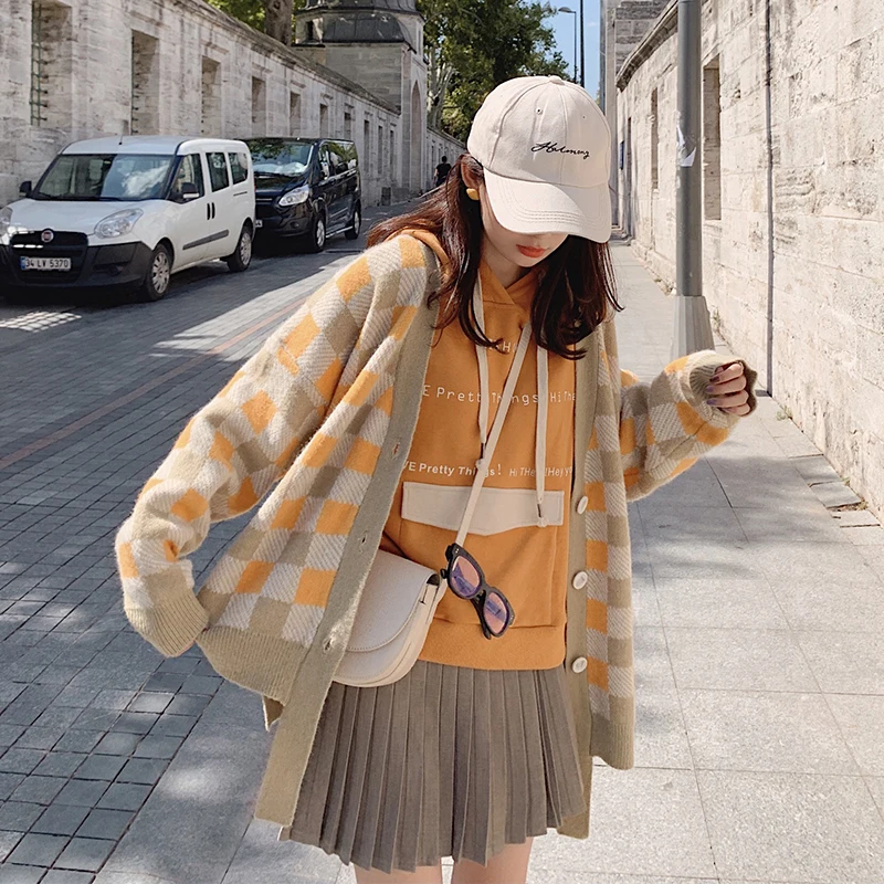 Best Price 2019 Autumn Vintage Plaid Knit Cardigan Women Fashion Plaid Vneck Single-breasted Coat Tops MX19C5245
