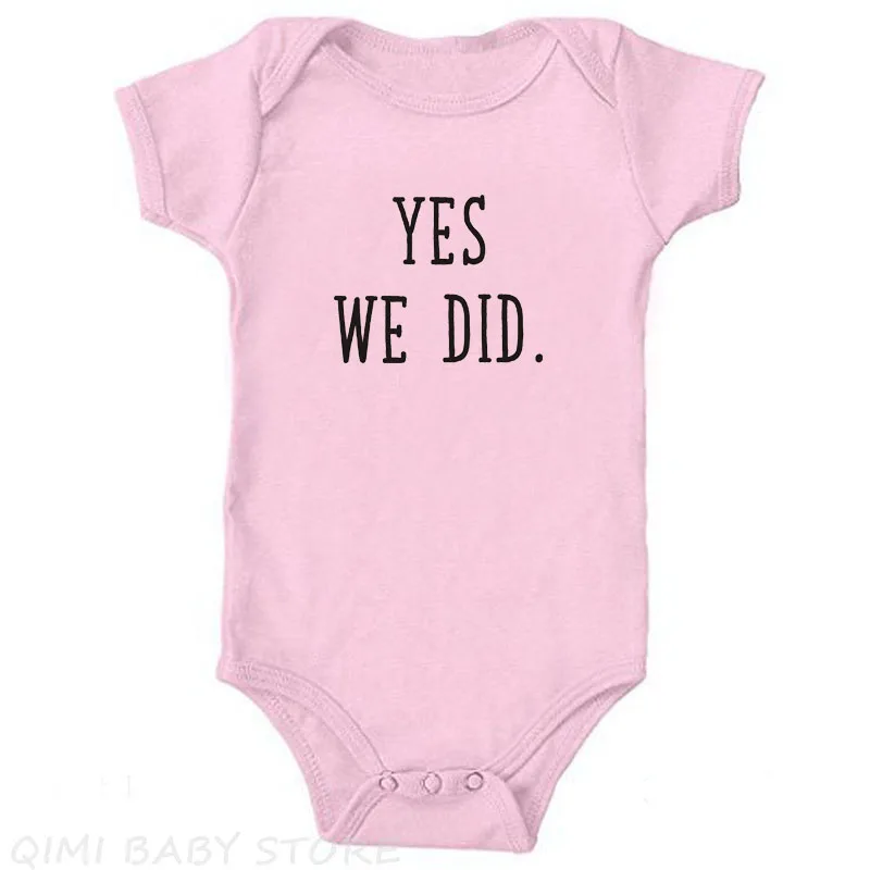 YES We DID-Pink 1 предмет, «мы только что стали лучшими друзьями», «Да мы сделали», комбинезоны для новорожденных, для близнецов, для мальчиков и девочек, комбинезон с короткими рукавами, хлопковый повседневный комбинезон - Цвет: YES We DID-Pink