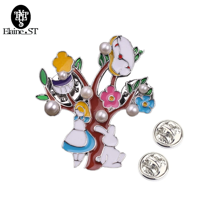 Fashion wonderland How Very Pin Badge