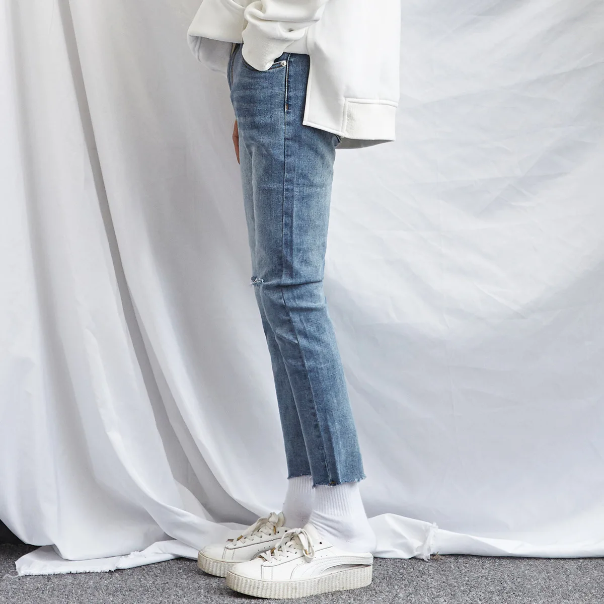 Spring/Summer Cotton Blue Broken Hole Men Denim Jeans Knee Ripped Frayed Vintage Jeans Men Korean Casual Ankle-Length Pants Male