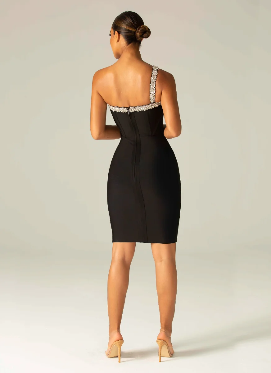 Robe moulante sans manches à col montant en bandage