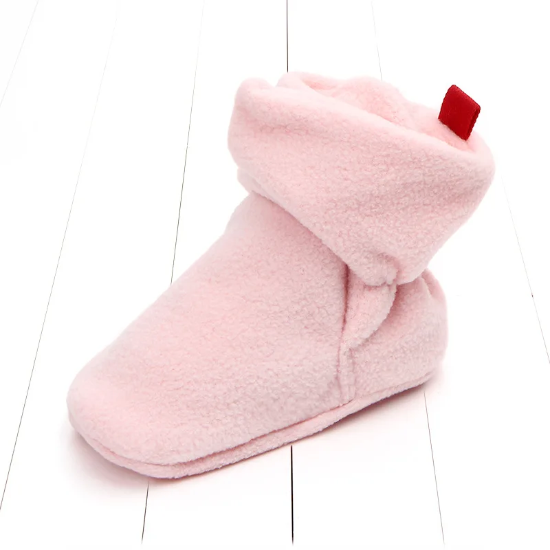 Хлопковая кожаная обувь для маленьких мальчиков; зимняя теплая обувь из искусственного флиса для новорожденных; нескользящие Повседневные детские ботиночки; 11 цветов - Цвет: Розовый