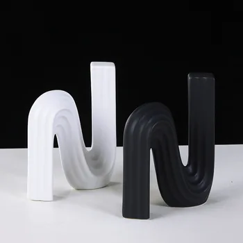 

Light Luxury Minimalist Black and White Geometric Ceramic Ornaments and Ornaments Creative Modern Home Crafts