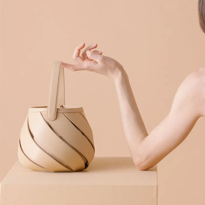 

Ins Style Women Designer Hollow Small Round Bag Mini Shoulder Messenger Bag Cute Travel Holiday Handbag Brand Party Clutch 2019