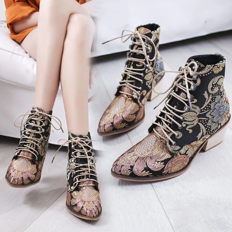 

New 2020 lady embroider boots of large size Martin boots lady's lace-up style ankle boots fashionable lady's boots