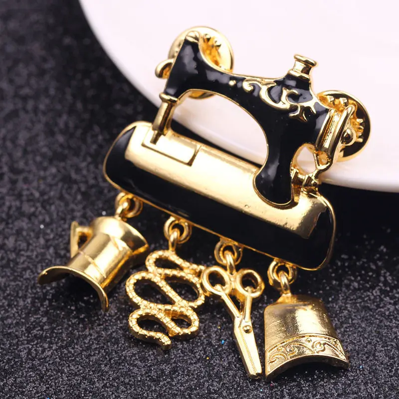 

3.8*4.8 cm Creative Metal Sewing Machine Shape Badge Enamel Button On Brooch Women Garment Lapel Bag Backpack DIY Decorations
